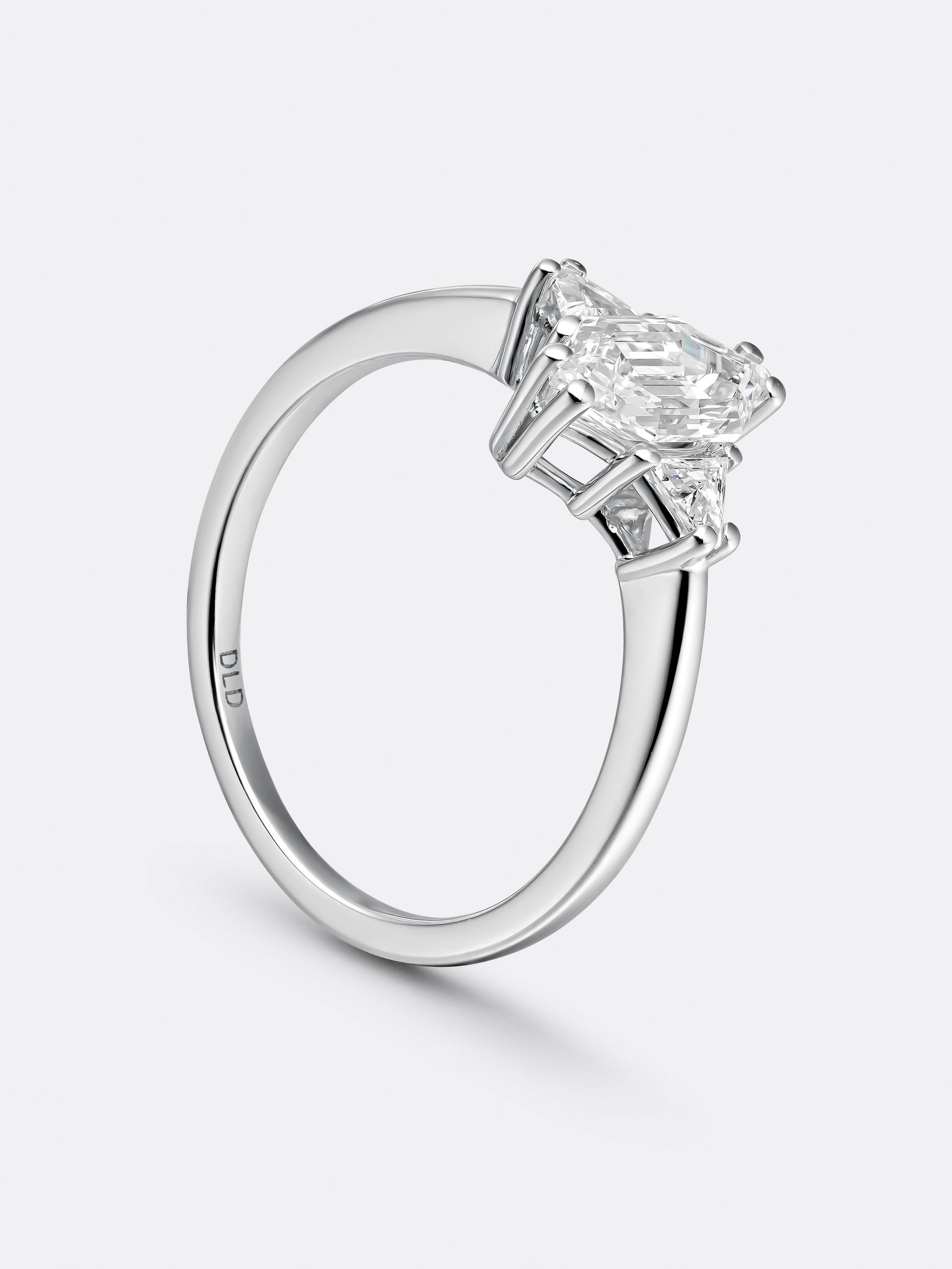 RARE CENTRAL LONG HEXAGONAL RING