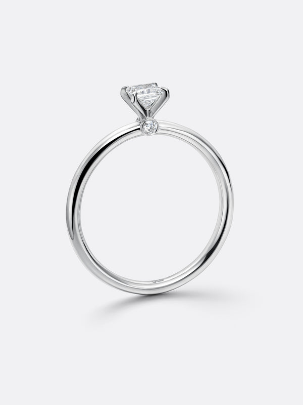 PETITE LILY RING - White Gold Vista 2